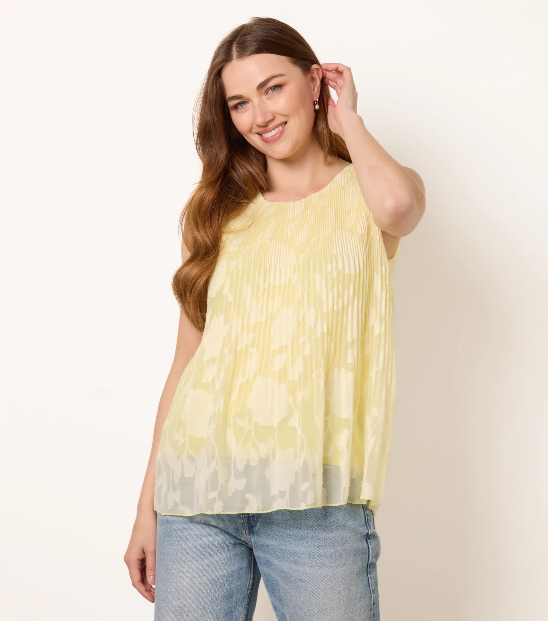 Blue Vanilla Sleeveless Lace Pleated Top