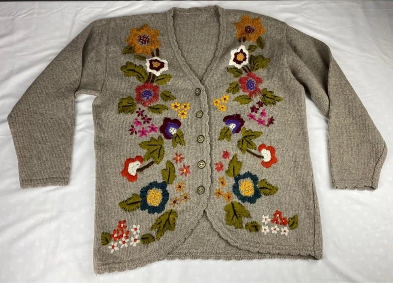 Made In Italy Vintage 90s Italian Embroidered Wool blend Cardigan Floral Folk Knit size approx M-L