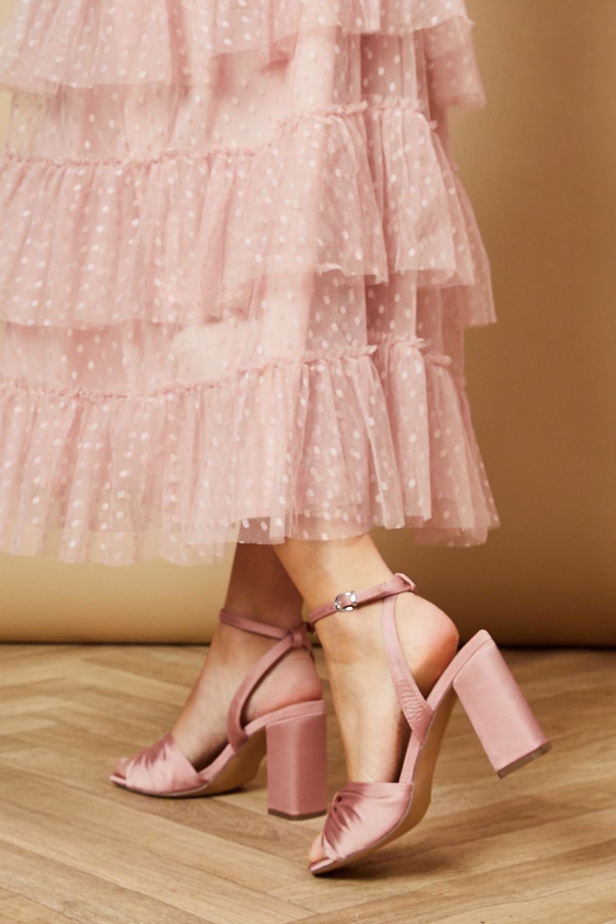 Oasis Oasis Women's Midyim Satin Ruched Front High Block Heel Sandals in Dusty Pink - 4