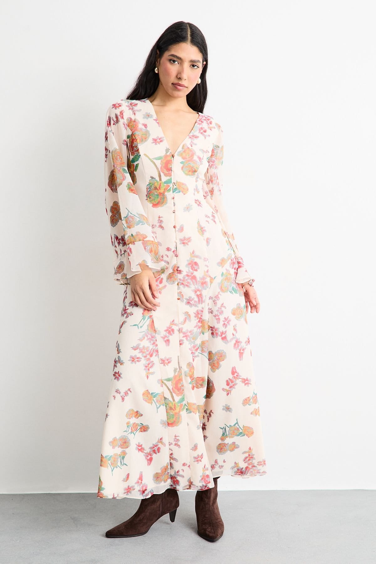 Warehouse Warehouse Women's Chiffon Bohemian Button Through Floral Maxi Dress in Cream - 4