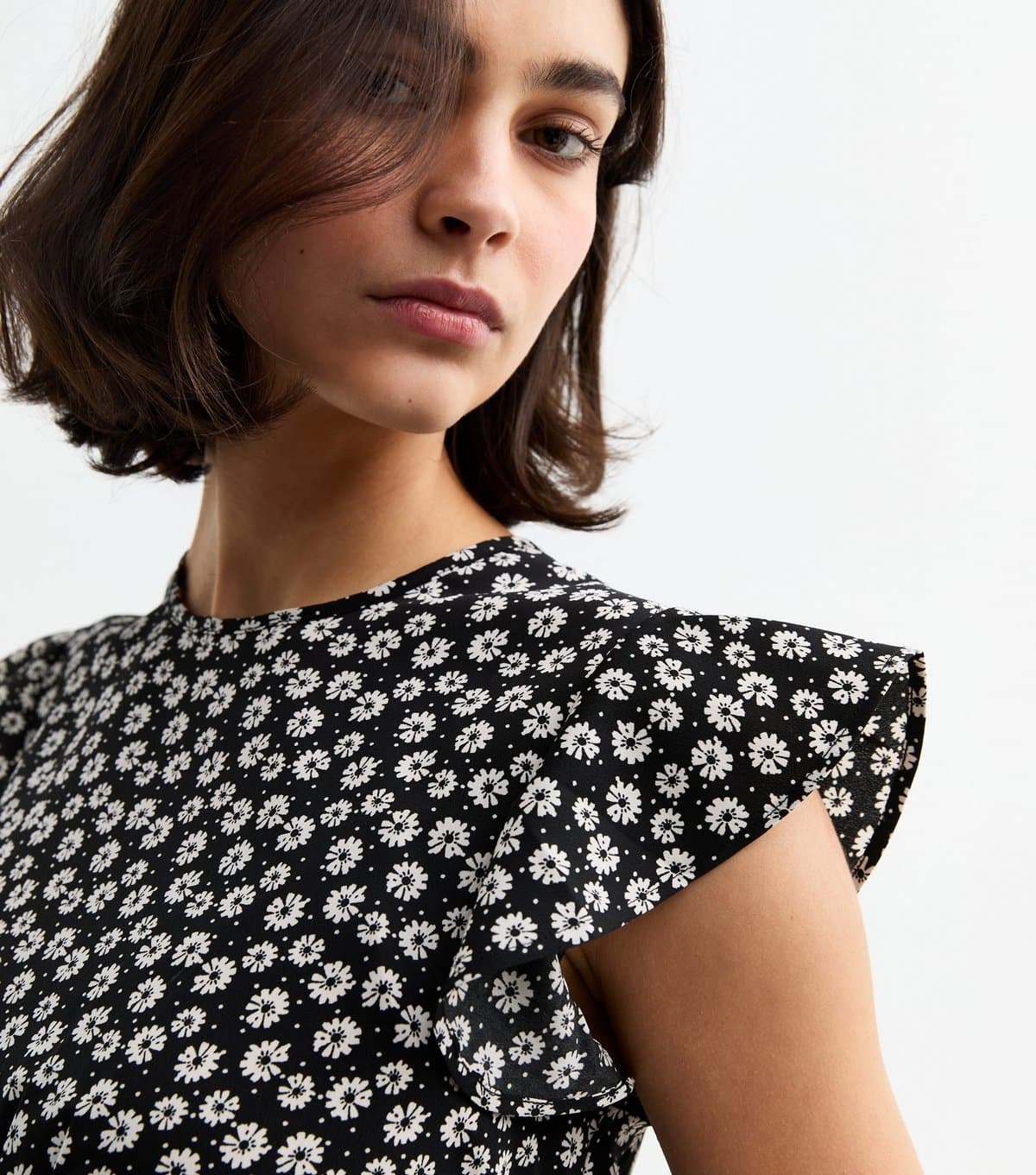 New Look Women's Black Ruffled Sleeve Floral Print Top New Look