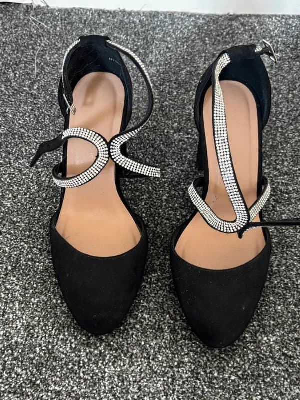 New Look Sparkly velvet heels