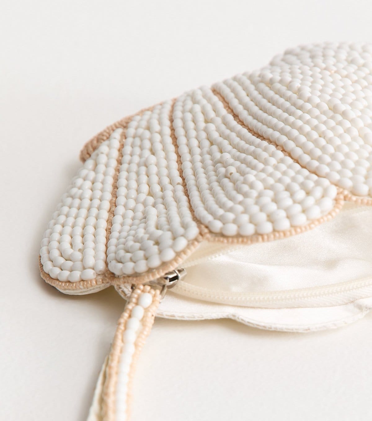 New Look Cream Beaded Shell Pouch New Look - 4