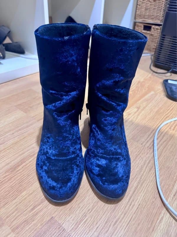 New Look Navy velvet boots