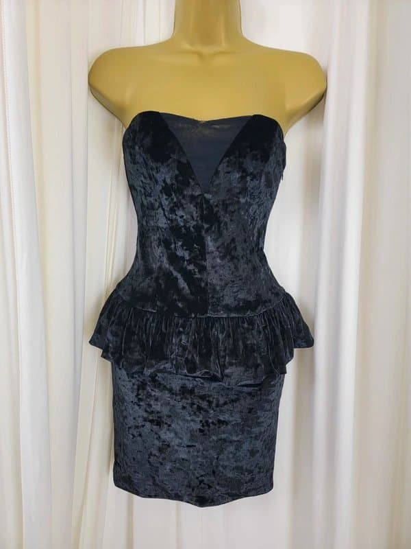 Bershka Vintagestyle bershka Black Crushed Velvet Strapless Peplum Mini Dress (WB-DRS-8-BLK-21)