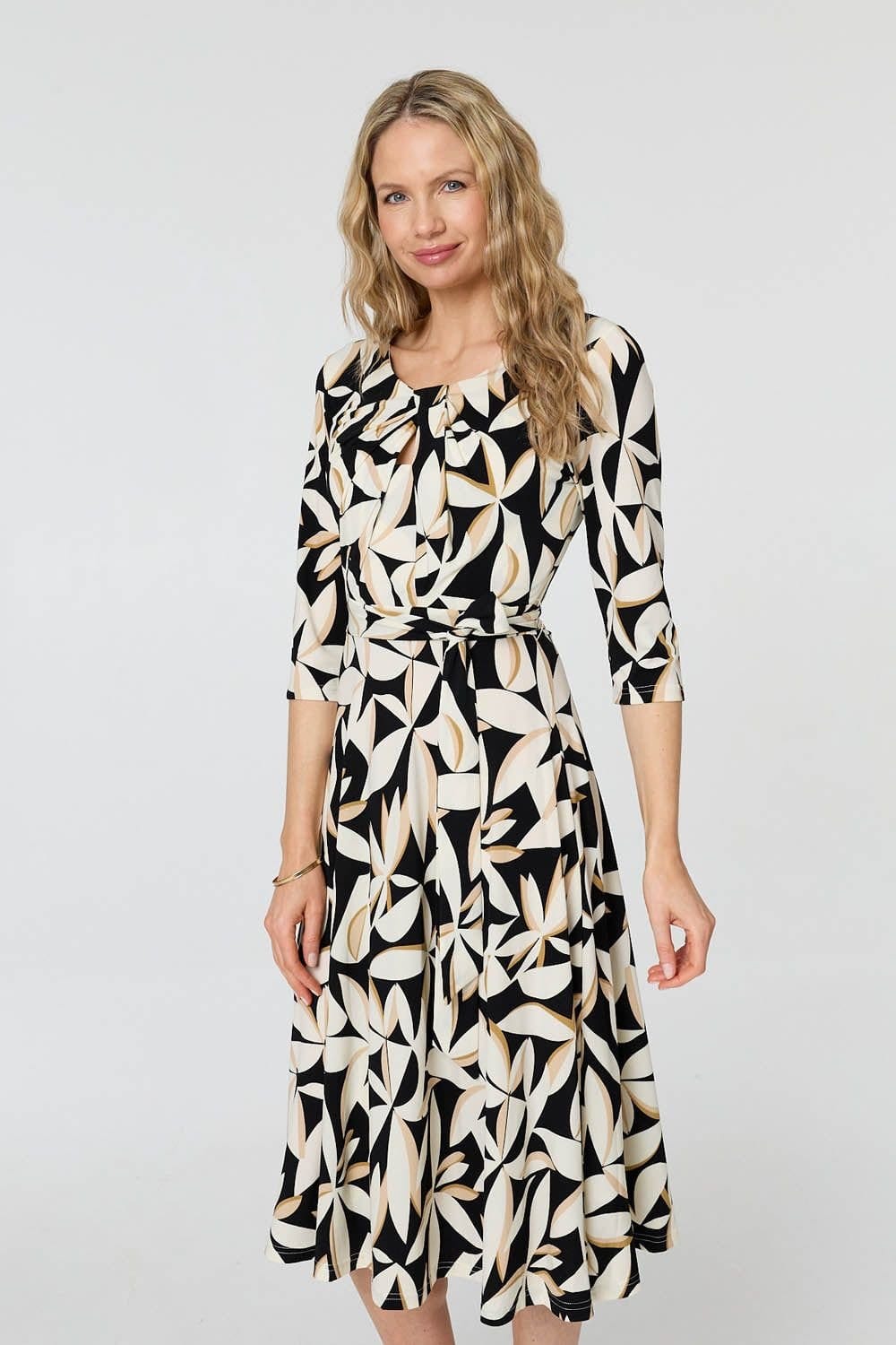 Izabel London Izabel London Women's Leaf Print 3/4 Sleeve Midi Tie Dress in Black - 4