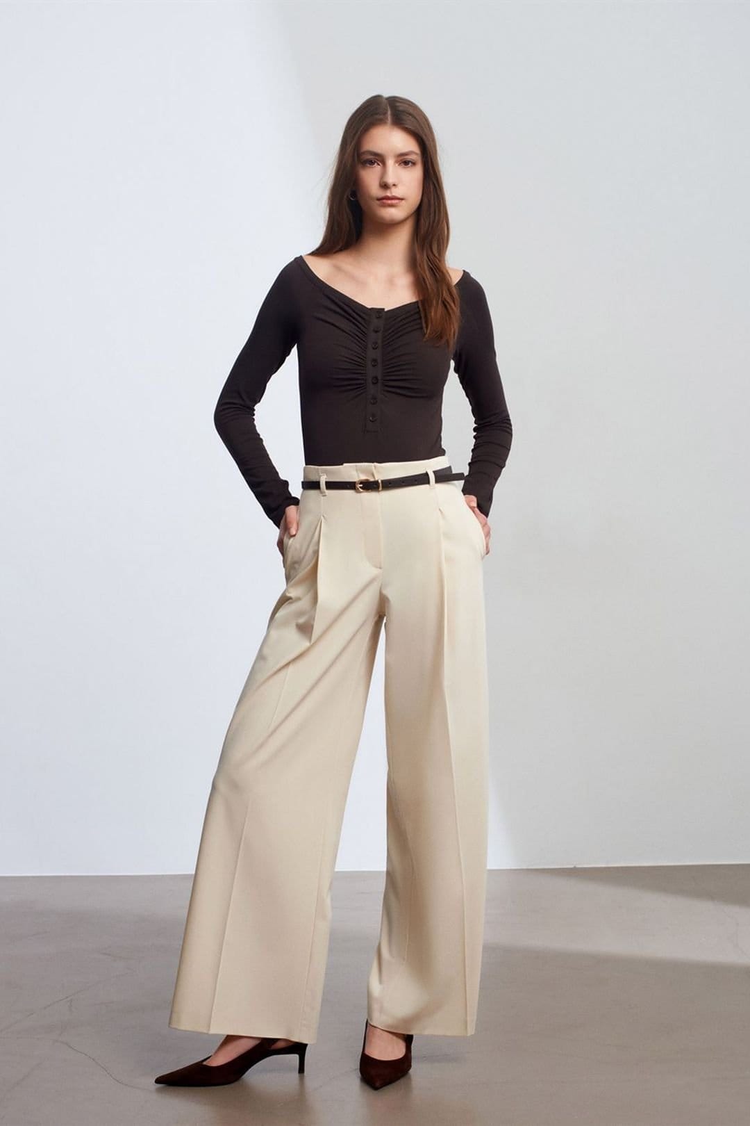 Dilvin Dilvin Women's Belted Wide-leg Crepe Trousers in Cream - 4