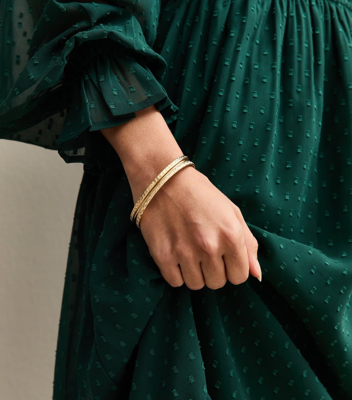 New Look Gold Tone Pack of 4 Skinny Bangles New Look