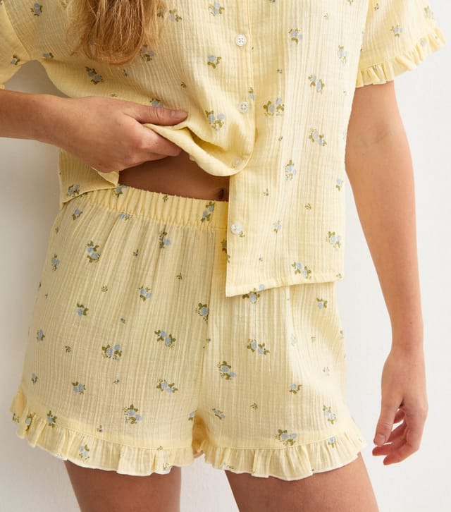 New Look Women's Yellow Crinkled Cotton Floral Shirt and Shorts Pyjama Set New Look - 2