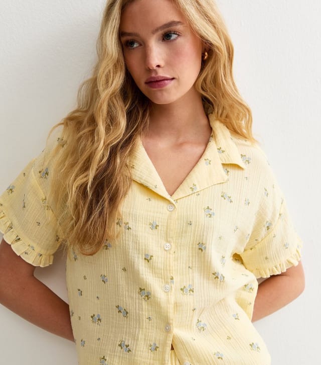 New Look Women's Yellow Crinkled Cotton Floral Shirt and Shorts Pyjama Set New Look - 3