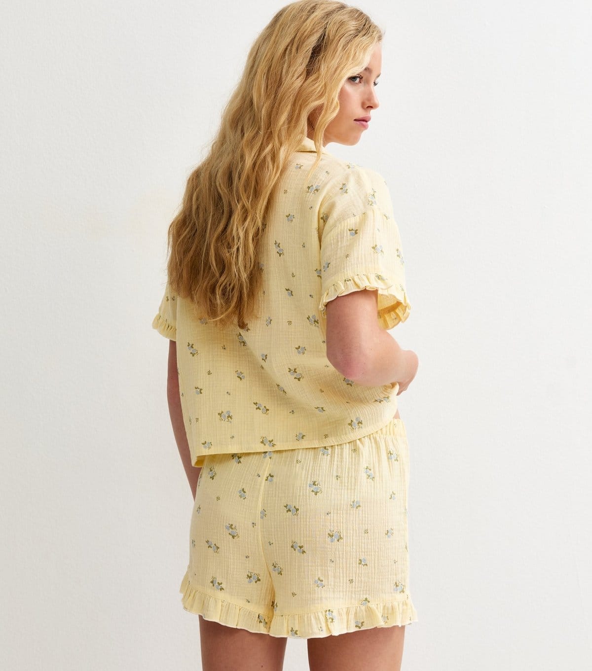 New Look Women's Yellow Crinkled Cotton Floral Shirt and Shorts Pyjama Set New Look - 4