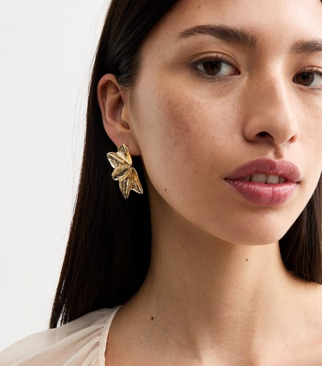 New Look Gold Tone Textured Petal Earrings New Look - 2