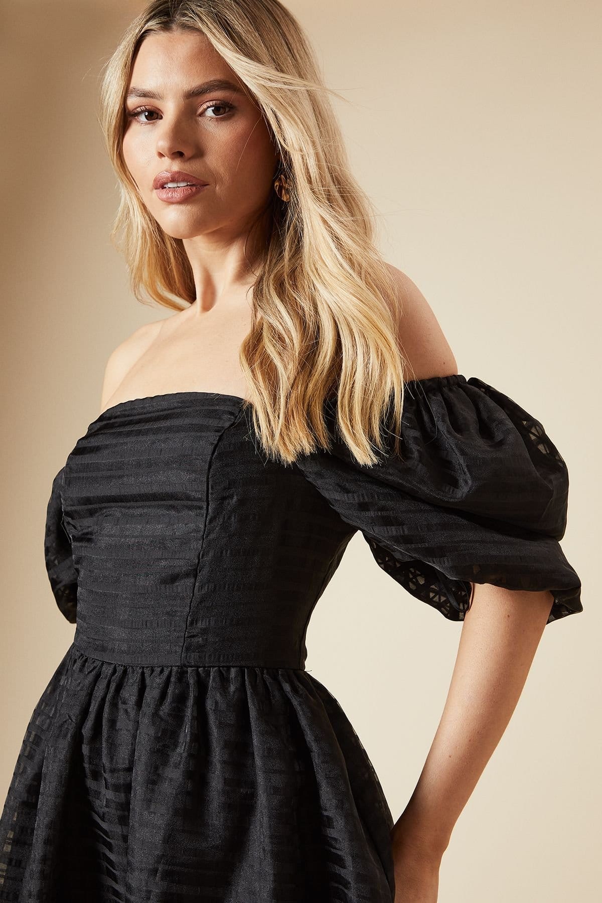 Dorothy Perkins Dorothy Perkins Women's DP Luxe Seersucker Square Neck Midi Dress in Black - 4