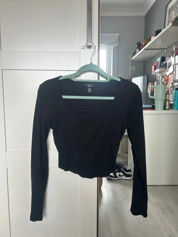 New Look Black long sleeved top