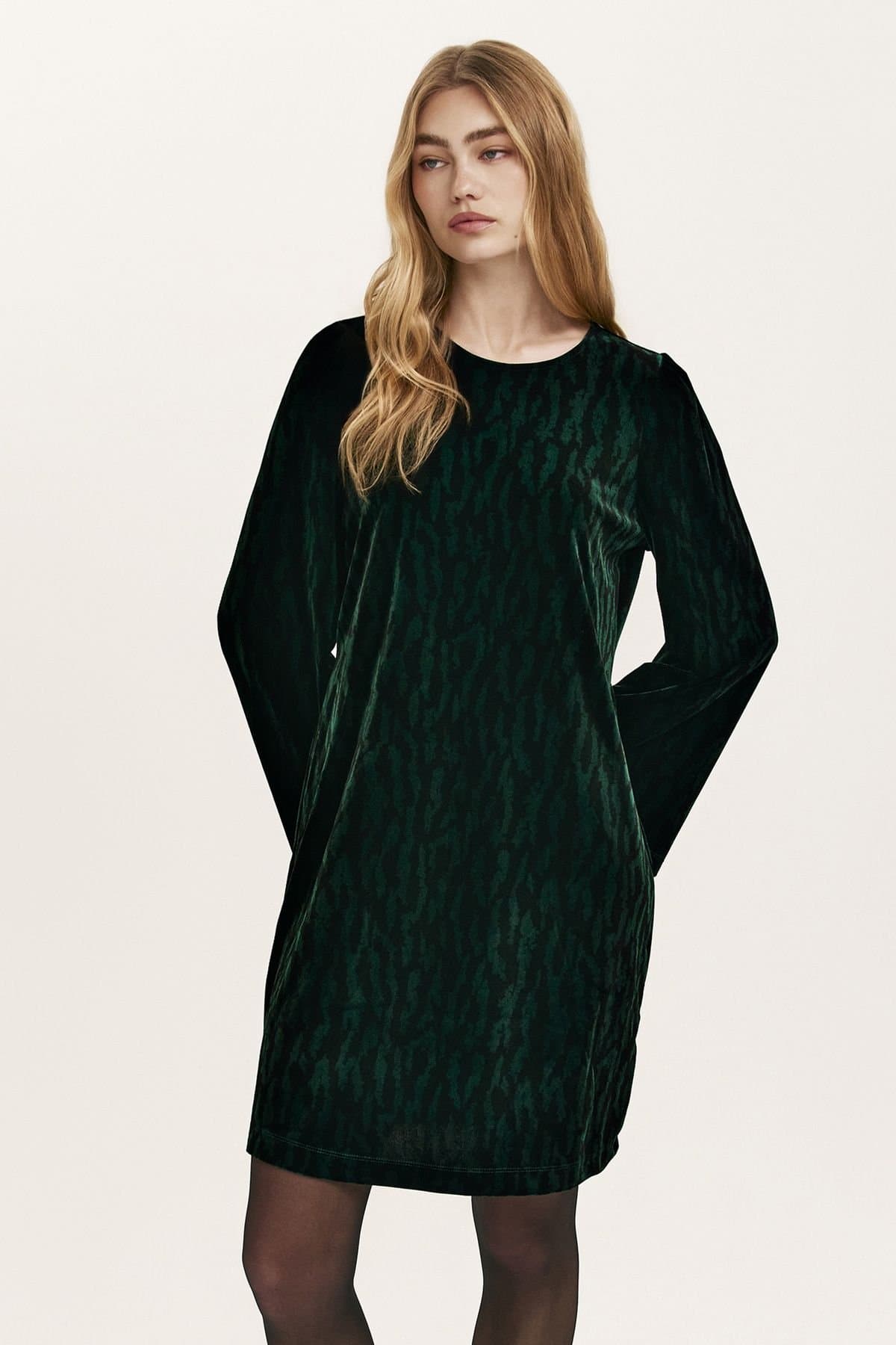 Finery London Finery London Women's Hattie Velvet Jersey Printed Dress in Bottle Green