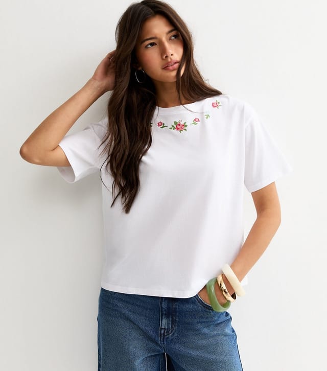 New Look Women's White Floral Cross Stitch Embroidered Boxy T-Shirt New Look - 2