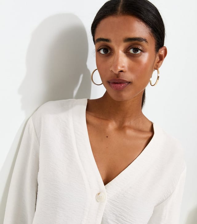New Look Women's Cream Crinkle Texture V-Neck Shirt New Look - 2