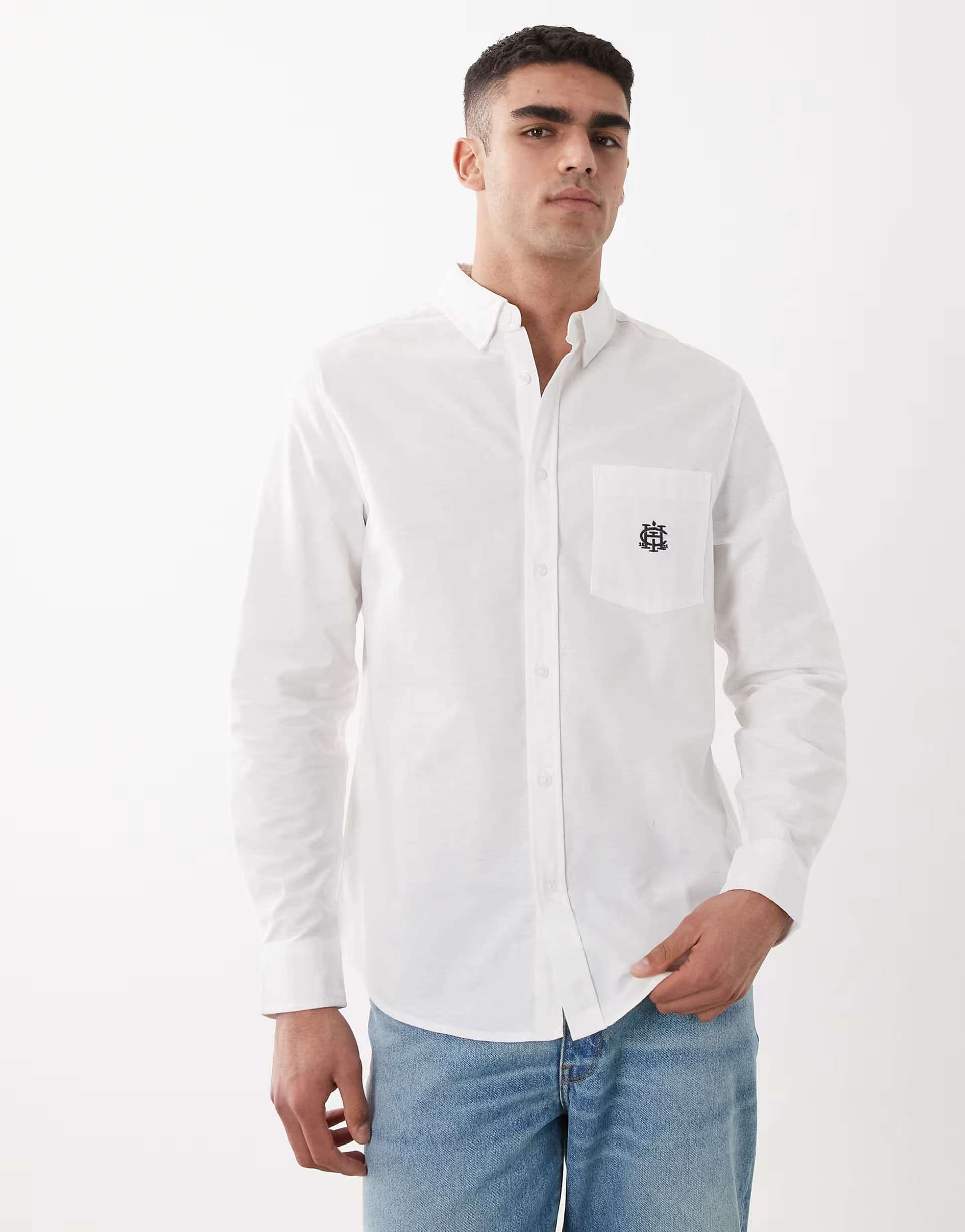 ASOS ASOS DESIGN regular fit oxford shirt with chest embroidery in white