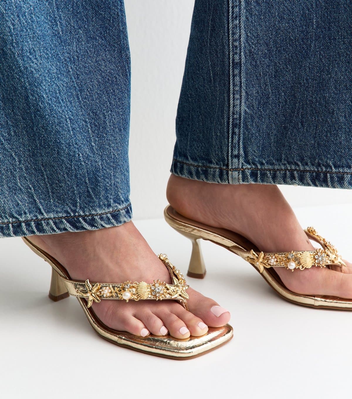 New Look Women's Gold Tone Shell Toe Post Sandals Vegan New Look