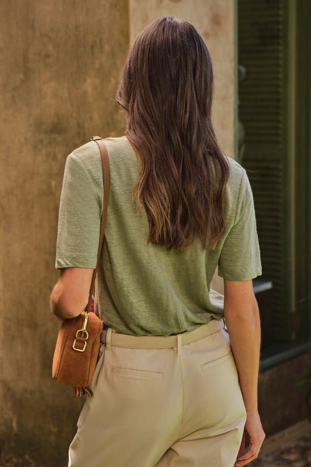 Pure Collection Pure Collection Women's Linen Short Sleeve V Neck T-Shirt in Khaki - 3