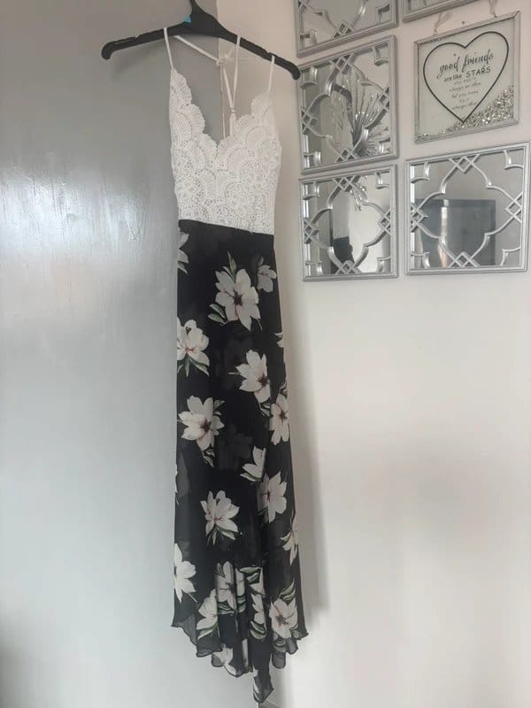Blooming Jelly Black Crochet V-Neck Halter Dress