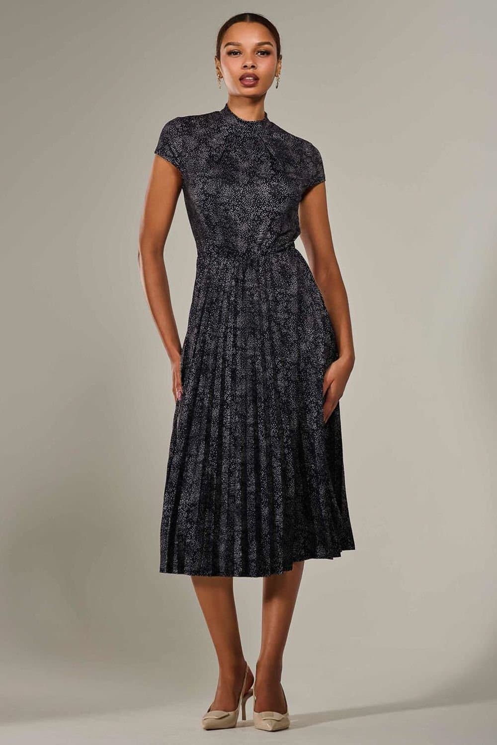 Jolie Moi Jolie Moi Women's Jersey Capped Sleeve Pleated Midi Dress in Black