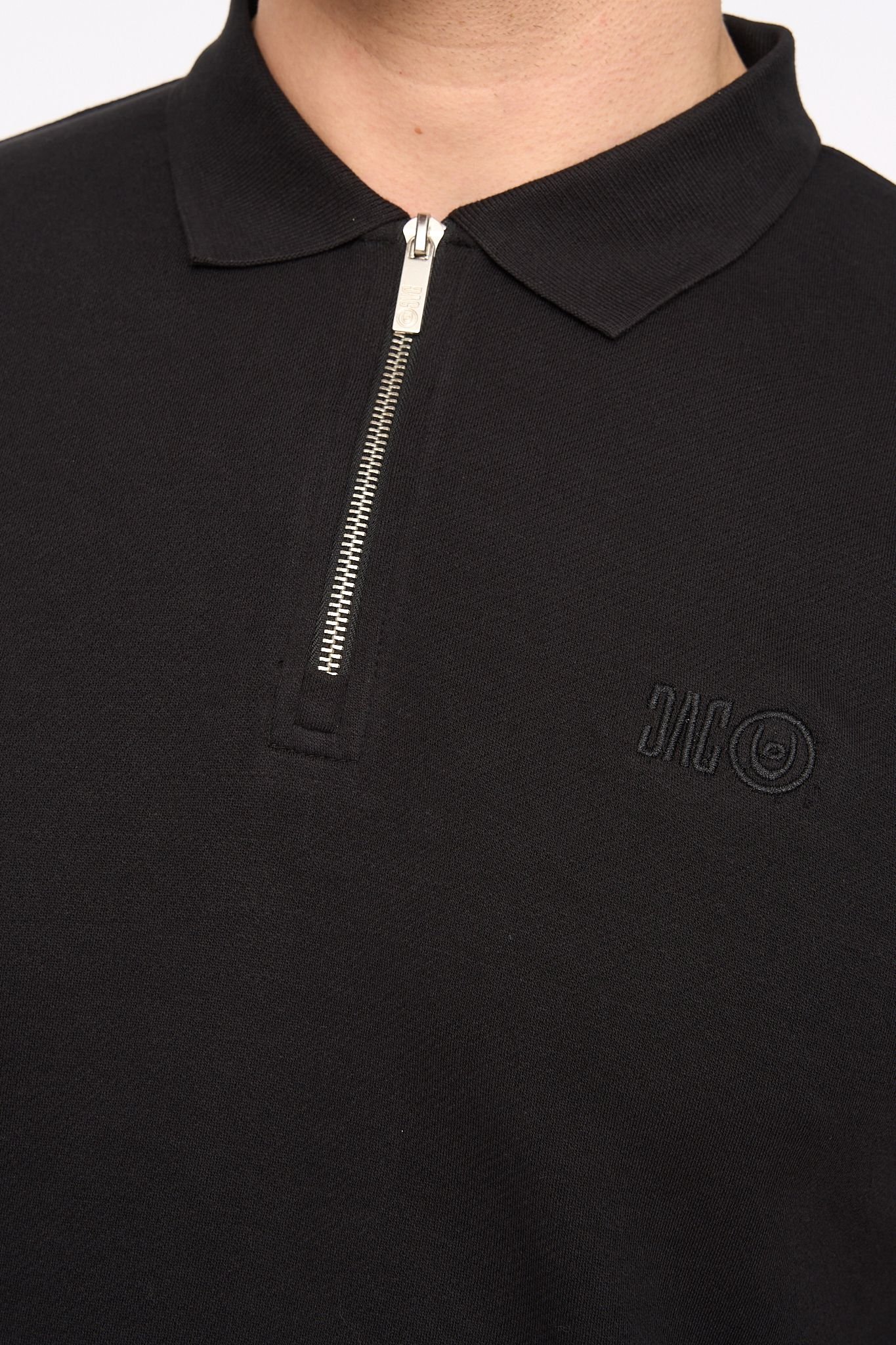 Duck and Cover Duck and Cover Men's Sherborn Smart Zip Polo with Sleeve Panels in Black - 4