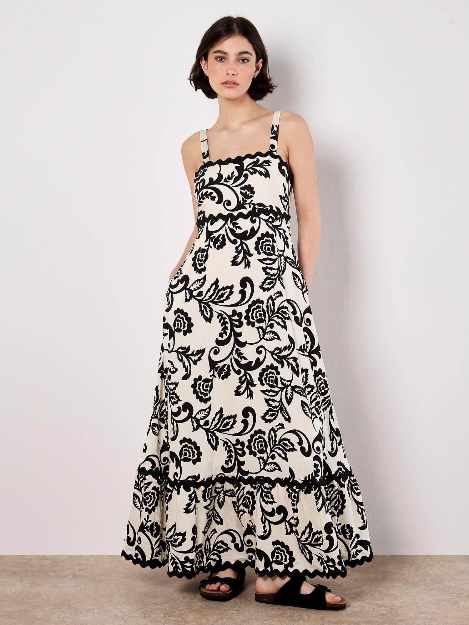Apricot Apricot Women's Monochrome Sarasa Floral Maxi Dress in Cream