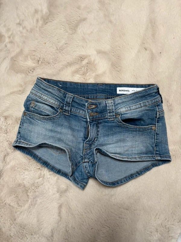 Bershka Bershka low rise denim shorts