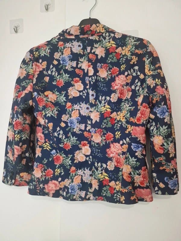 Bershka Beautiful  floral  blazer