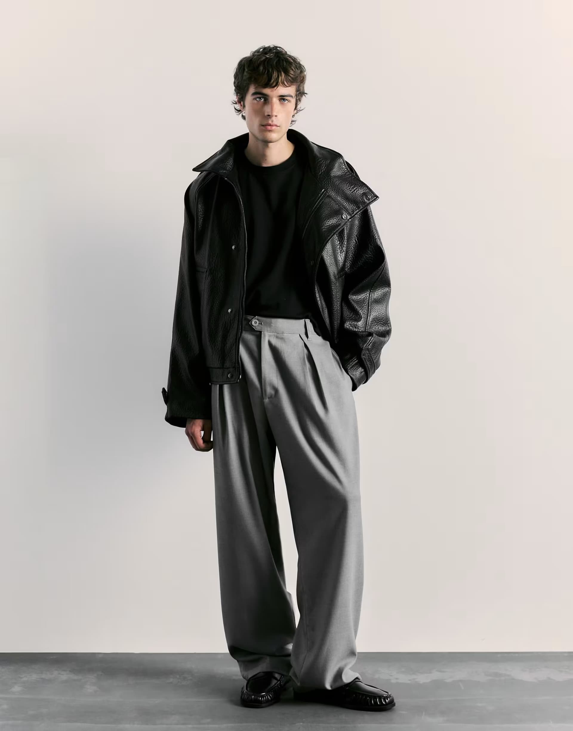 ASOS Pull&Bear Darted tailored straight trousers in grey