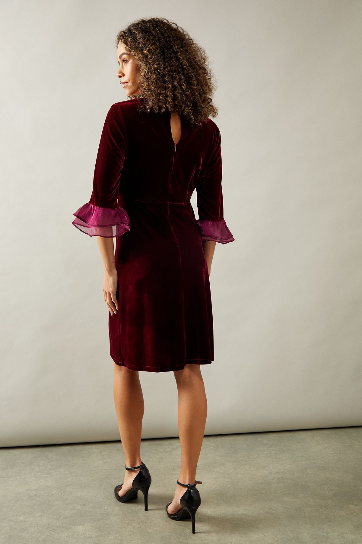 Wallis Wallis Women's Occasion Velvet Pleated Cuff Mini Dress in Wine - 3