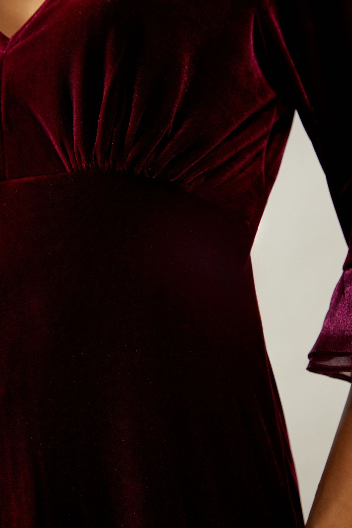 Wallis Wallis Women's Occasion Velvet Pleated Cuff Mini Dress in Wine - 4