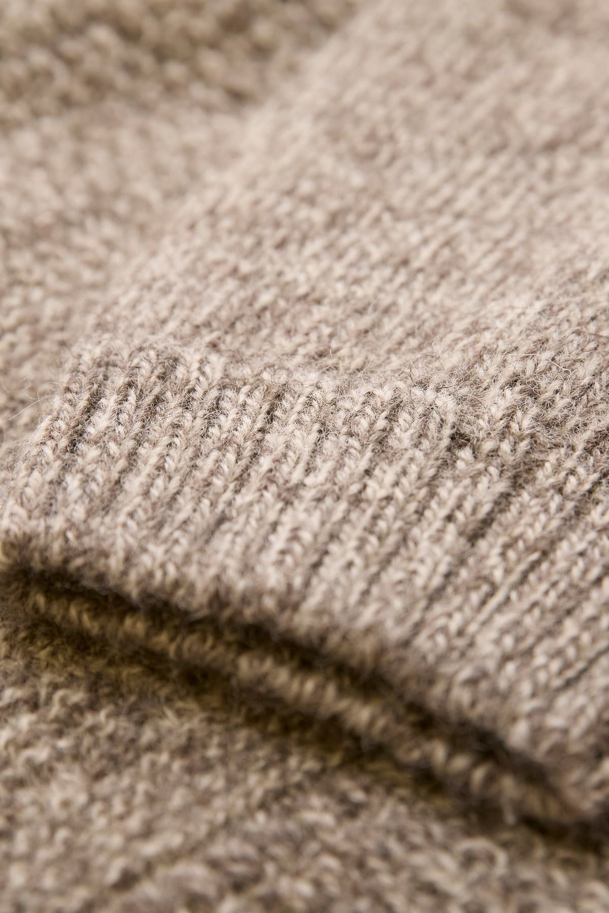 Celtic & Co Celtic & Co Men's British Saddle Shoulder Sweater in Light Brown - 4