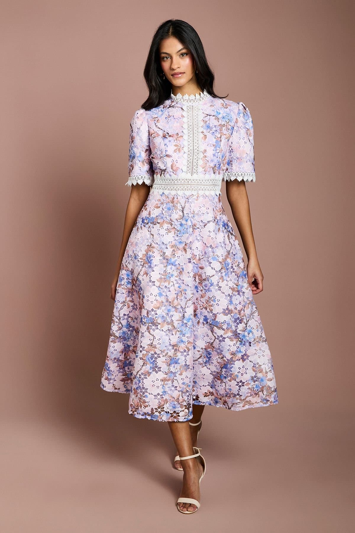 Coast Coast Women's Petite Printed Lace Short Sleeve Trim Detail Midi Dress in Lilac