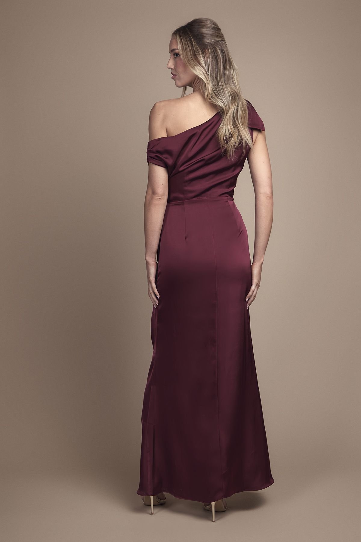 Coast Coast Women's Fallen Shoulder Bow Detail Bridesmaid Maxi Dress in Malbec - 3