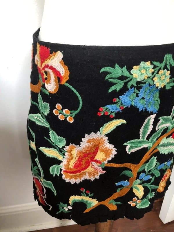 Zara Zara stunning viral embroidery mini skirt - Size M