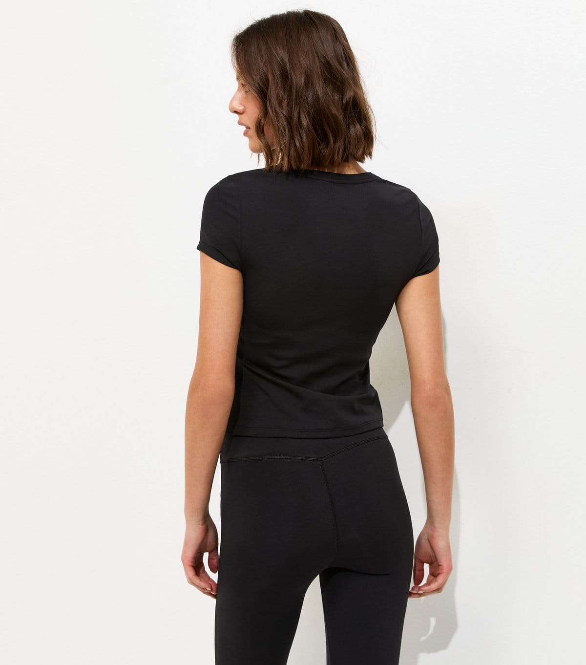 New Look Women's Premium Black Cropped Crew Neck T-Shirt New Look - 4