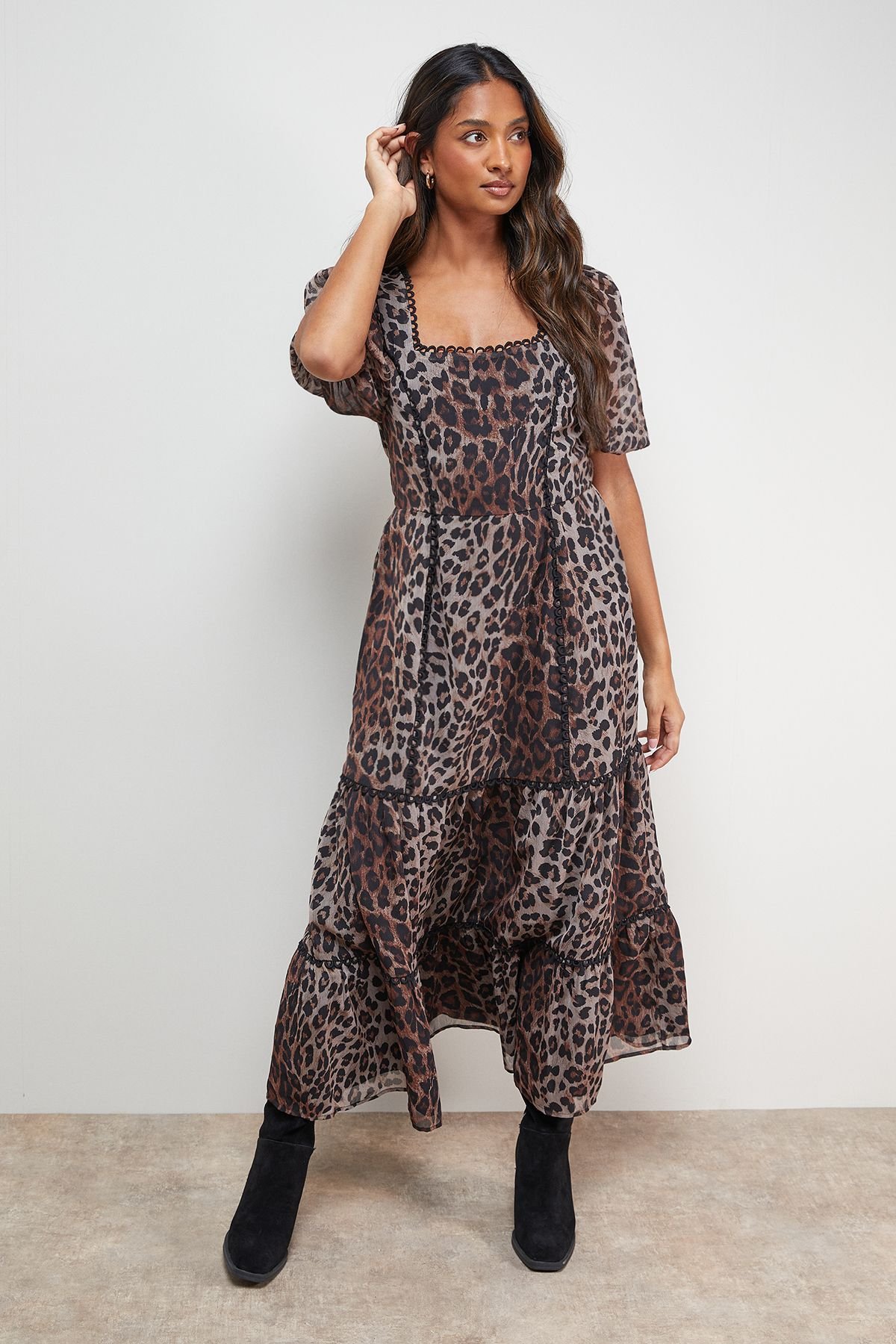 Oasis Oasis Women's Printed Square Neck Scallop edge Puff Sleeve Midi Dress in Animal - 2