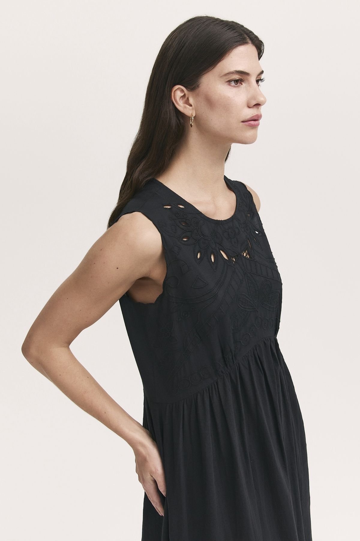 Finery London Finery London Women's Liberte Embroidered Cutwork Midi Dress in Black - 4