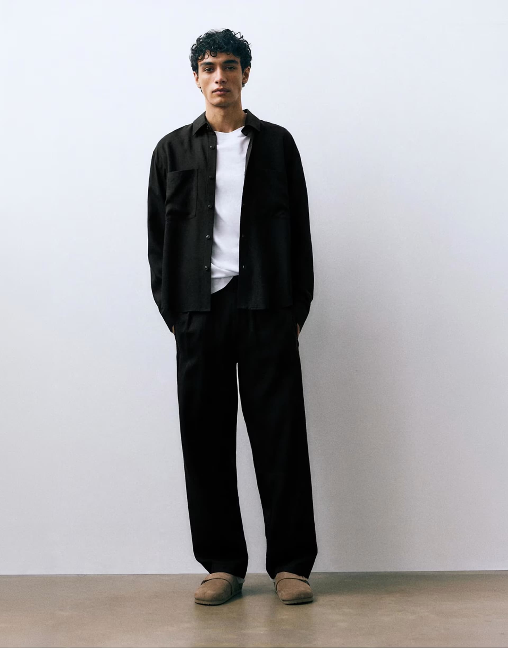 ASOS Pull&Bear Tailored fit jogger trousers in black