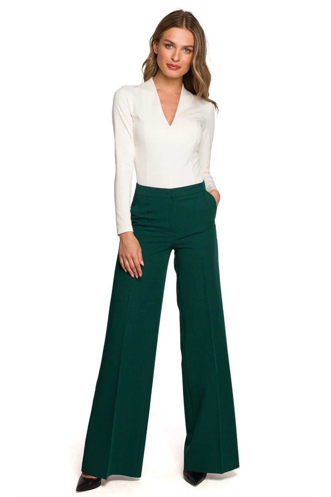Love Lace Love Lace Women's Low Rise Wide Cropped Flush Hem Pants in Green