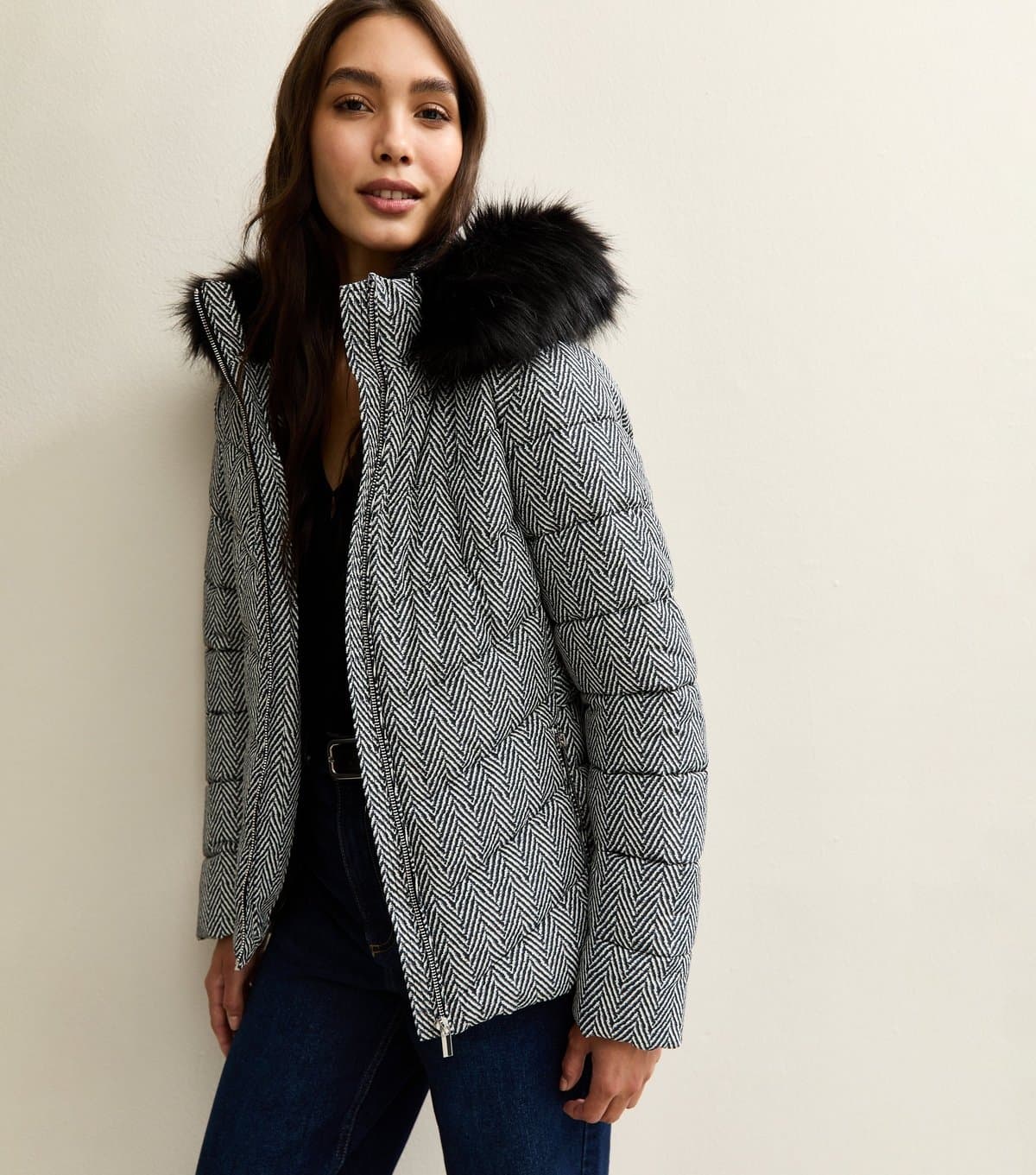 New Look Women's Black Pattern Print Faux Fur Trim Ski Puffer Jacket New Look