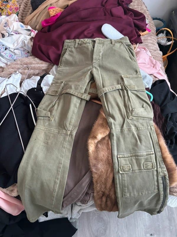 STR Stradivarius khaki cargo trousers