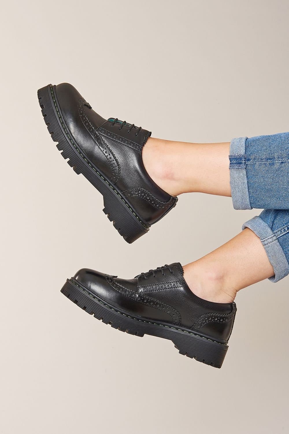 Moshulu Moshulu Women's Atassi' Preppy Brogue in Black