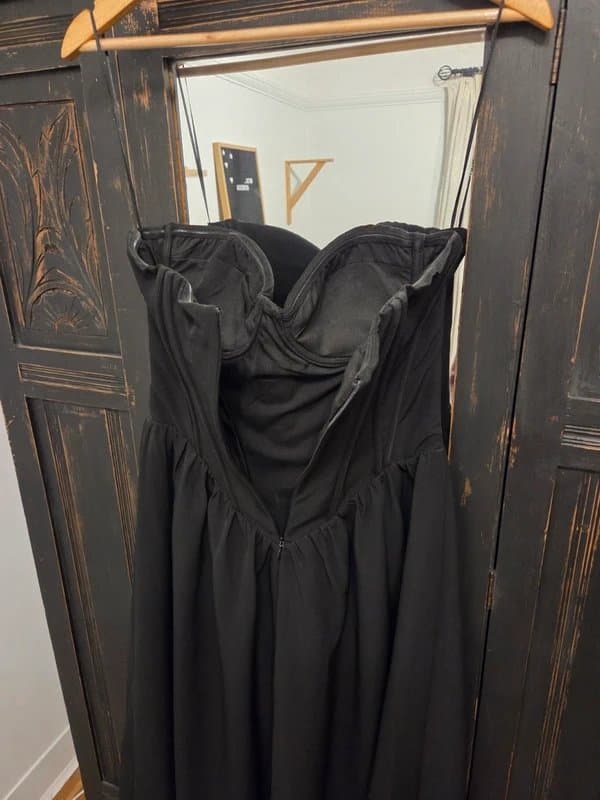 Beverly Hills Strapless corset black midi dress