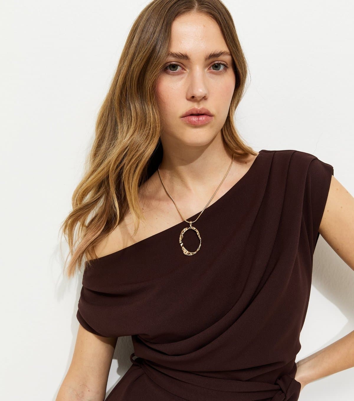 New Look New Look Gold Tone Beaten Oval Pendant Necklace