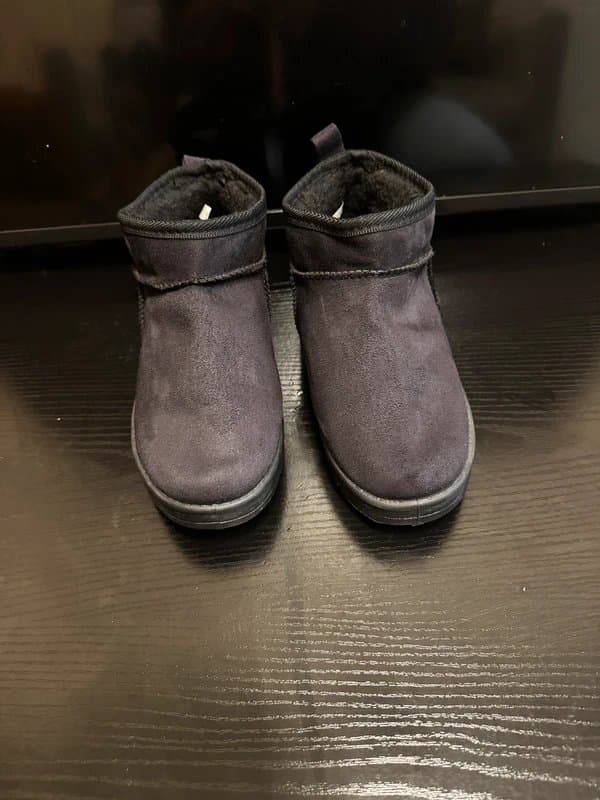 Luxury Winter boots in navy blue.Uk size 5