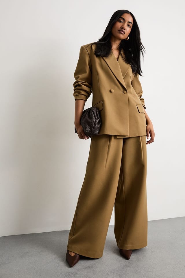 Warehouse Warehouse Women's The Premium Wide Leg Tailored Trousers in Beige - 2