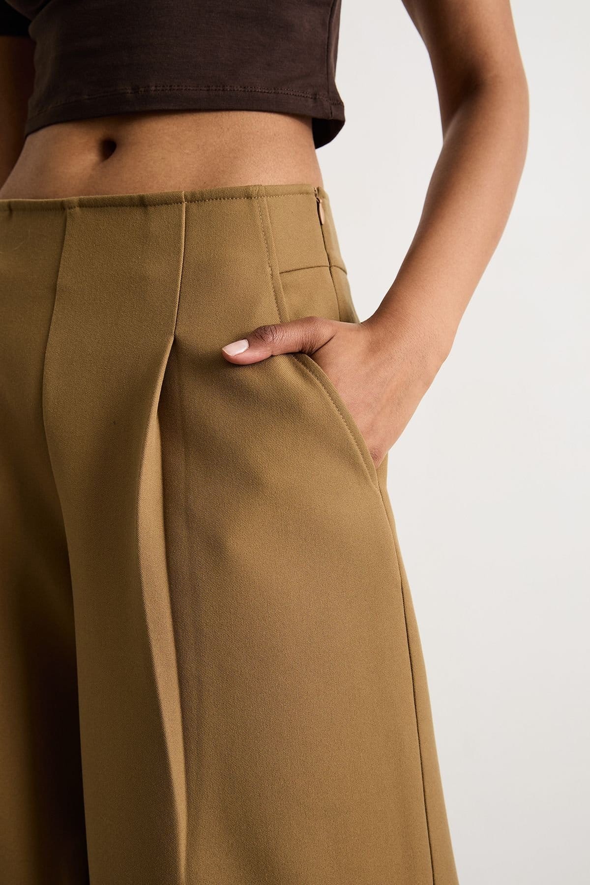 Warehouse Warehouse Women's The Premium Wide Leg Tailored Trousers in Beige - 4